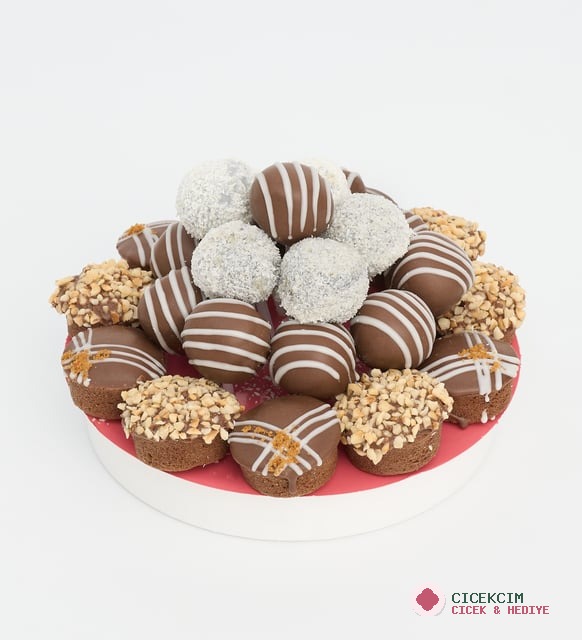 Lotus Biscoff®, Hindistan Cevizi ve Fındıklı Kekler