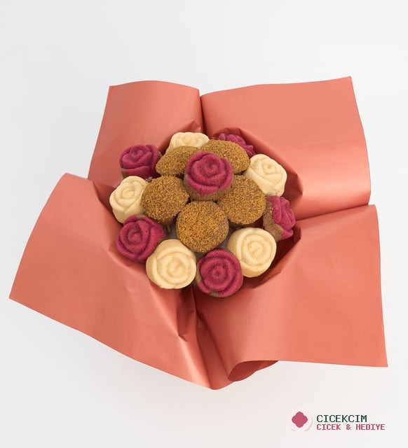 Kırmızı Gül ve Lotus Biscoff Bisküvili Kek Buketi
