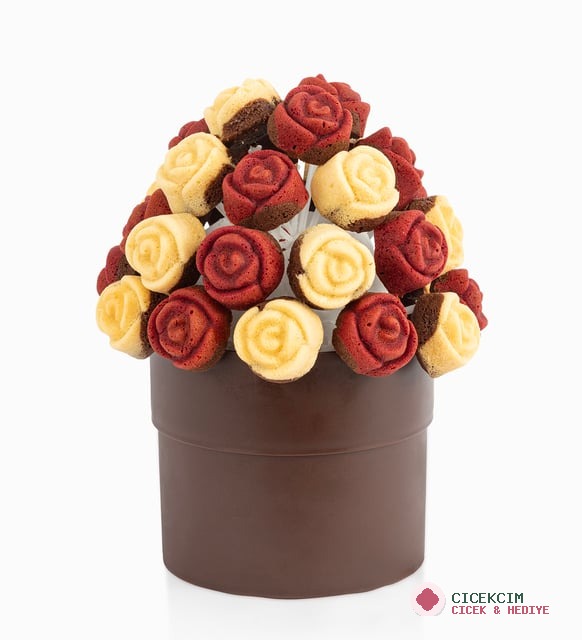 Kahverengi Polimer Saksıda Kırmızı ve Muz Aromalı Gül Kekler